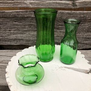 Vintage Apple Green glass vase Set of 3 unique Modern farmhouse Vtg Glassware💚